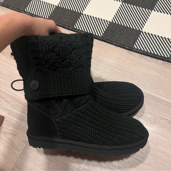 NWOT UGG Women's Classic Knit Boot - Picture 1 of 6